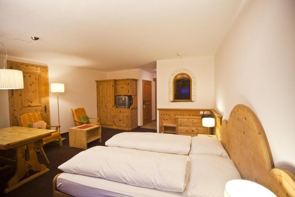 Hotel Seraina Sils Maria Room photo